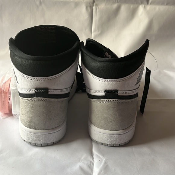 Authentic Air Jordan 1 Retro High OG White/Bleached Coral-Black - Picture 7 of 8